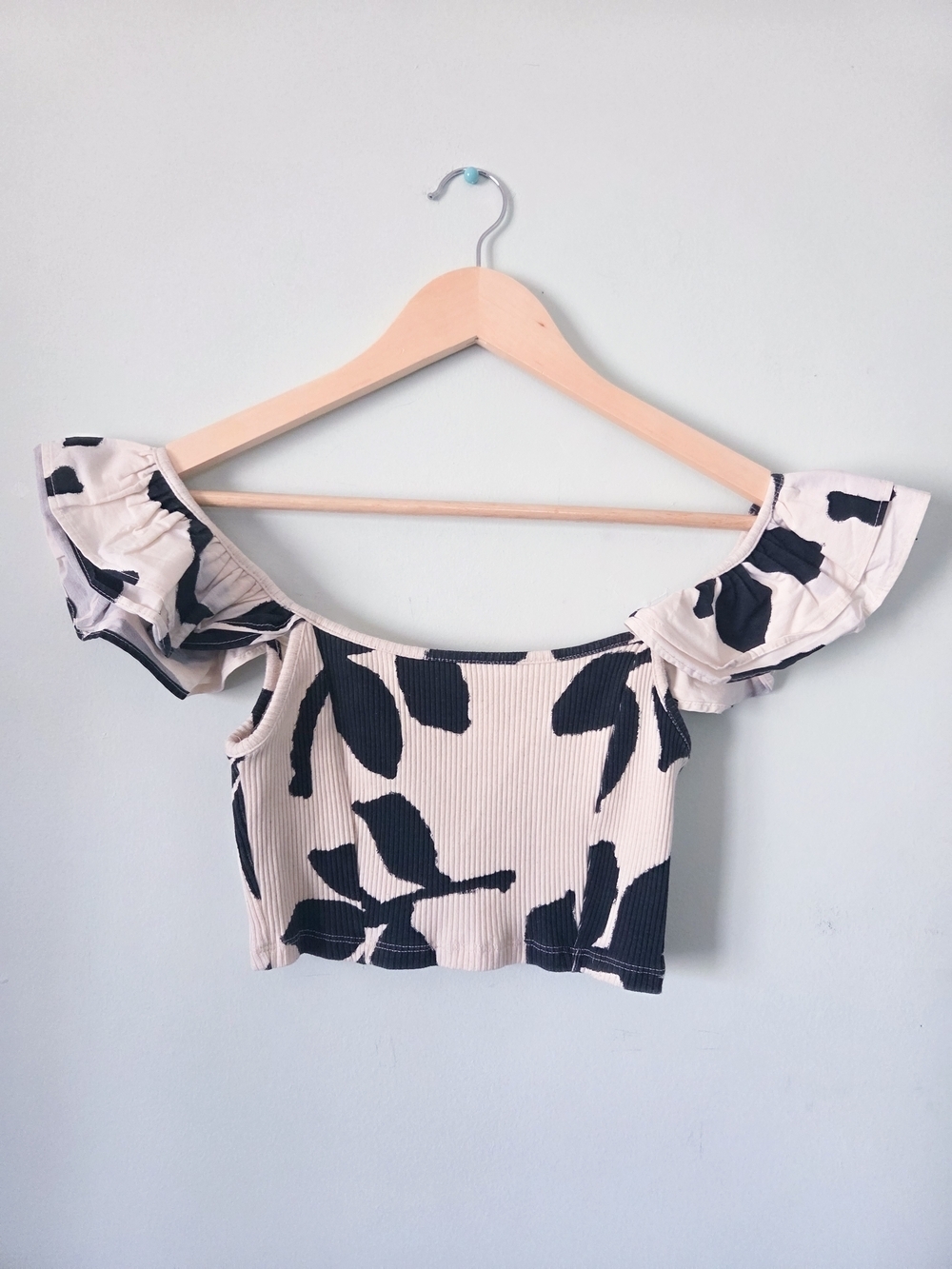 Zara Cream Off-Shoulder Crop Top with Black Abstract Print